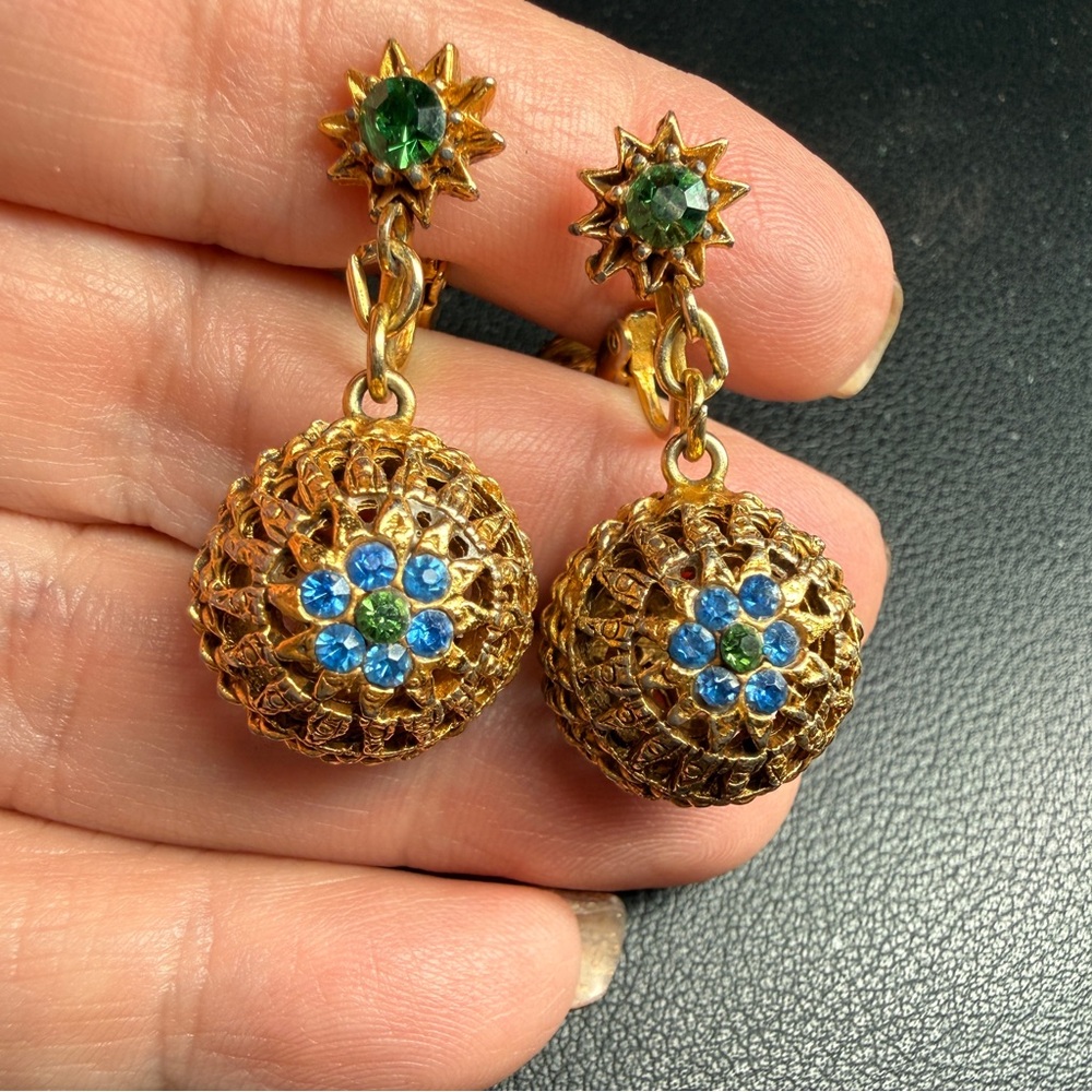 FLORENZA Round Sphere Flowers with Green & Blue Rhinestone Clip On Earrings